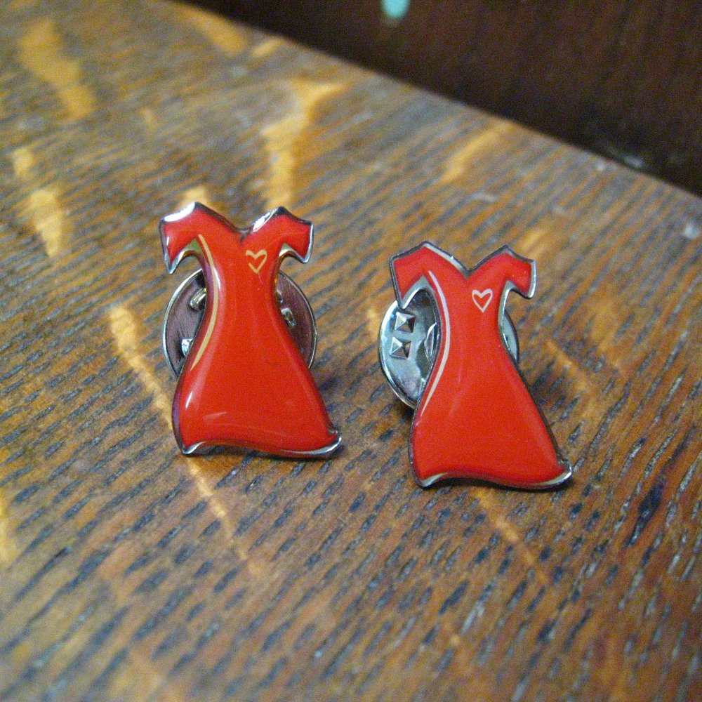 ❤️ Red Dress Women's Health Lapel Pins (2)